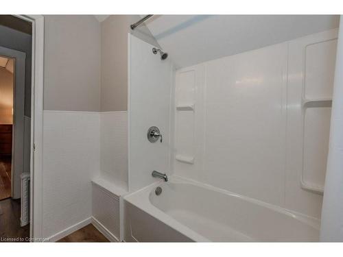 188 Waterloo Street, Kitchener, ON - Indoor Photo Showing Bathroom