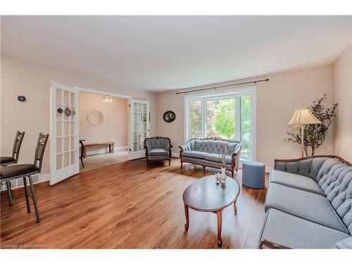 431 Stillmeadow Circle, Waterloo, ON - Indoor Photo Showing Living Room