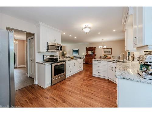 431 Stillmeadow Circle, Waterloo, ON - Indoor Photo Showing Kitchen With Stainless Steel Kitchen With Upgraded Kitchen