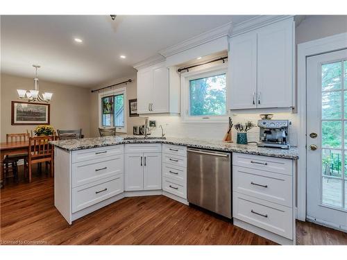 431 Stillmeadow Circle, Waterloo, ON - Indoor Photo Showing Kitchen With Upgraded Kitchen