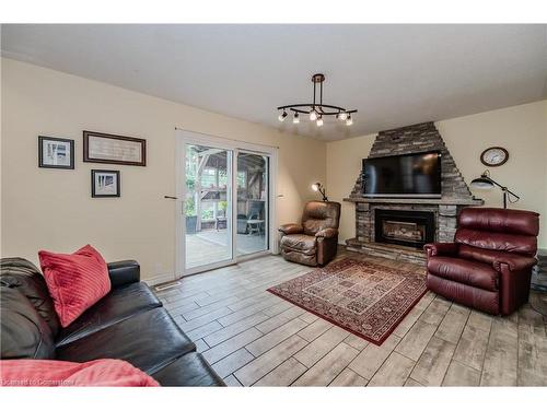 431 Stillmeadow Circle, Waterloo, ON - Indoor Photo Showing Living Room With Fireplace