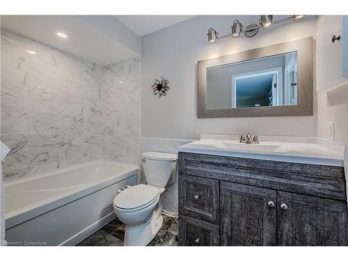 431 Stillmeadow Circle, Waterloo, ON - Indoor Photo Showing Bathroom