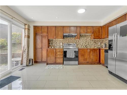 32 Elmpark Court, Brampton, ON - Indoor Photo Showing Kitchen