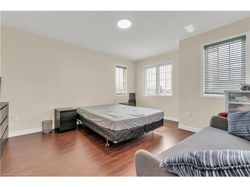 32 Elmpark Court, Brampton, ON - Indoor Photo Showing Bedroom