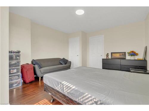 32 Elmpark Court, Brampton, ON - Indoor Photo Showing Bedroom