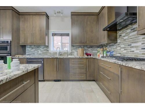 533 Gristmill Street, Waterloo, ON - Indoor Photo Showing Kitchen With Upgraded Kitchen