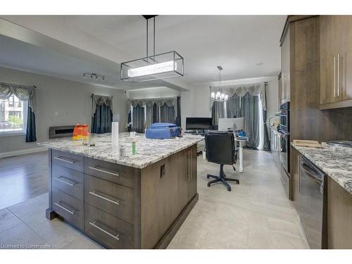 533 Gristmill Street, Waterloo, ON - Indoor Photo Showing Kitchen With Upgraded Kitchen