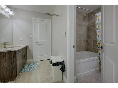 533 Gristmill Street, Waterloo, ON - Indoor Photo Showing Bathroom