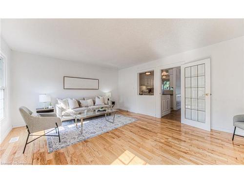 572 Strasburg Road, Kitchener, ON - Indoor Photo Showing Living Room