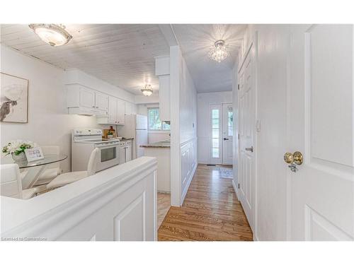 572 Strasburg Road, Kitchener, ON - Indoor Photo Showing Kitchen