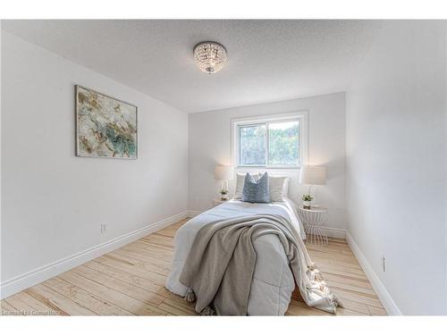 572 Strasburg Road, Kitchener, ON - Indoor Photo Showing Bedroom