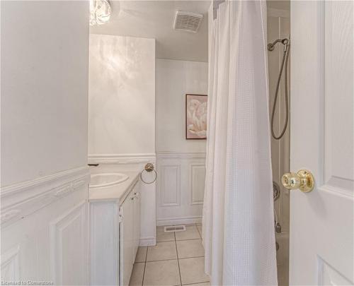 572 Strasburg Road, Kitchener, ON - Indoor Photo Showing Bathroom