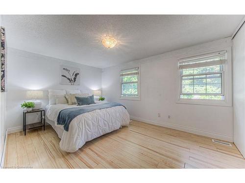 572 Strasburg Road, Kitchener, ON - Indoor Photo Showing Bedroom