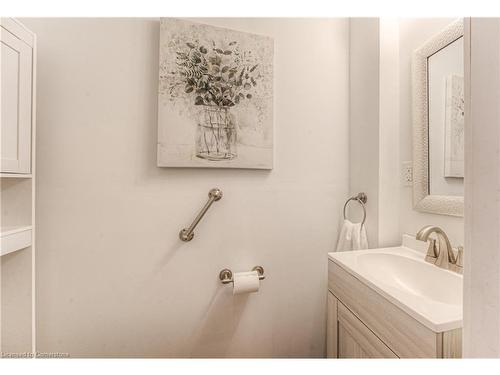 572 Strasburg Road, Kitchener, ON - Indoor Photo Showing Bathroom