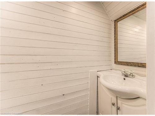 572 Strasburg Road, Kitchener, ON - Indoor Photo Showing Bathroom