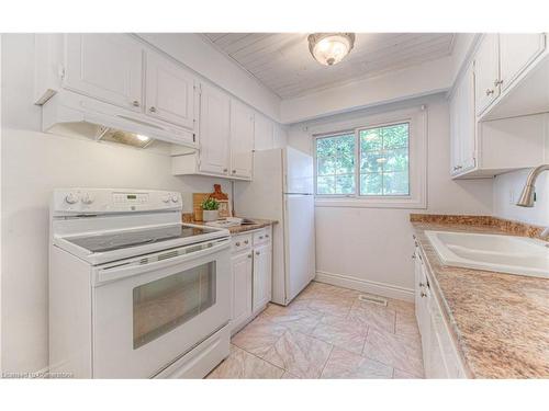 572 Strasburg Road, Kitchener, ON - Indoor Photo Showing Kitchen