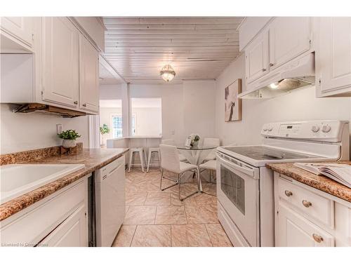 572 Strasburg Road, Kitchener, ON - Indoor Photo Showing Kitchen