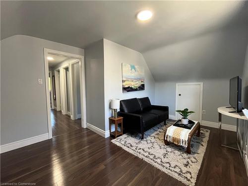 54 Kehl, Kitchener, ON - Indoor Photo Showing Living Room