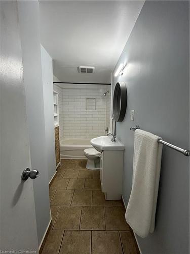 54 Kehl, Kitchener, ON - Indoor Photo Showing Bathroom