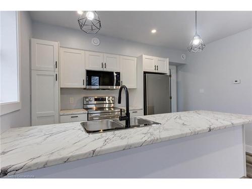 820 Laurel Street, Cambridge, ON - Indoor Photo Showing Kitchen With Double Sink