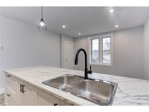 820 Laurel Street, Cambridge, ON - Indoor Photo Showing Kitchen With Double Sink