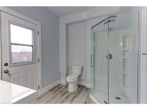 820 Laurel Street, Cambridge, ON - Indoor Photo Showing Bathroom