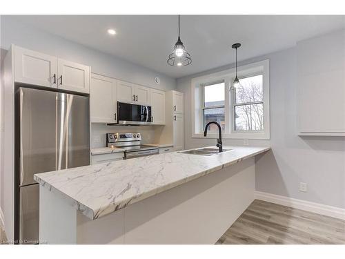 820 Laurel Street, Cambridge, ON - Indoor Photo Showing Kitchen With Upgraded Kitchen