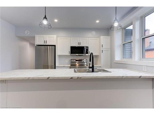 820 Laurel Street, Cambridge, ON - Indoor Photo Showing Kitchen