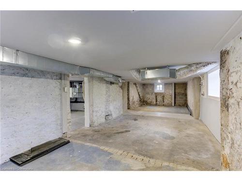 820 Laurel Street, Cambridge, ON - Indoor Photo Showing Garage