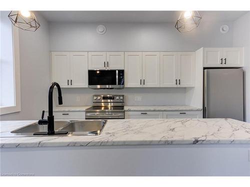 820 Laurel Street, Cambridge, ON - Indoor Photo Showing Kitchen