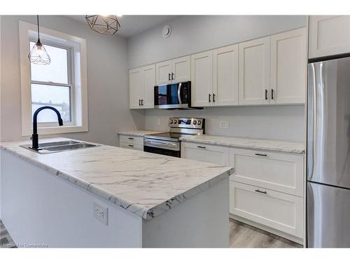 820 Laurel Street, Cambridge, ON - Indoor Photo Showing Kitchen With Double Sink