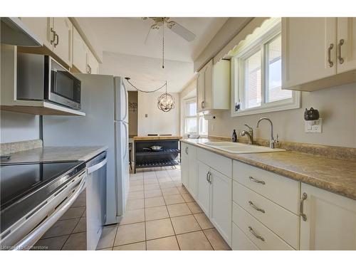 16 Montana Crescent, Kitchener, ON - Indoor Photo Showing Kitchen