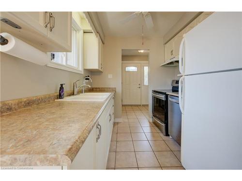 16 Montana Crescent, Kitchener, ON - Indoor Photo Showing Kitchen