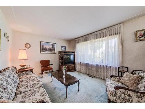 95 Byron Avenue, Kitchener, ON - Indoor Photo Showing Living Room