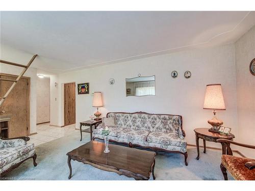 95 Byron Avenue, Kitchener, ON - Indoor Photo Showing Living Room