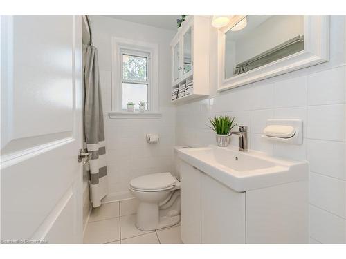 55 Rex Drive, Kitchener, ON - Indoor Photo Showing Bathroom