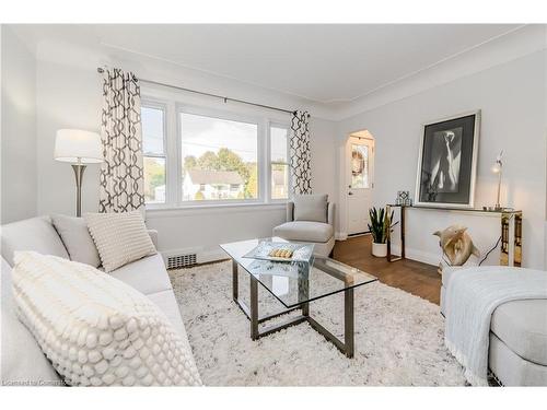 55 Rex Drive, Kitchener, ON - Indoor Photo Showing Living Room