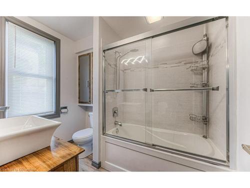 181 Kent Avenue, Kitchener, ON - Indoor Photo Showing Bathroom