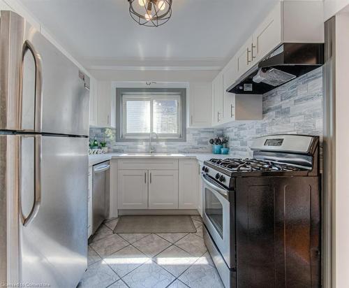 181 Kent Avenue, Kitchener, ON - Indoor Photo Showing Kitchen With Upgraded Kitchen