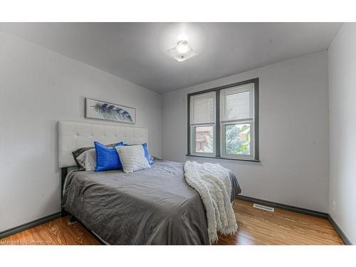 181 Kent Avenue, Kitchener, ON - Indoor Photo Showing Bedroom