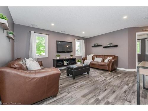 30 Inett Way, Fergus, ON - Indoor Photo Showing Living Room