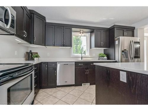 30 Inett Way, Fergus, ON - Indoor Photo Showing Kitchen With Upgraded Kitchen