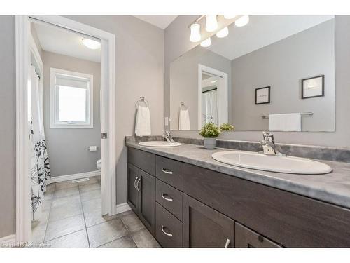 30 Inett Way, Fergus, ON - Indoor Photo Showing Bathroom