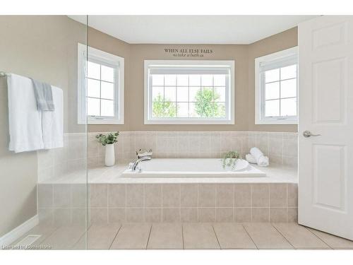 30 Inett Way, Fergus, ON - Indoor Photo Showing Bathroom