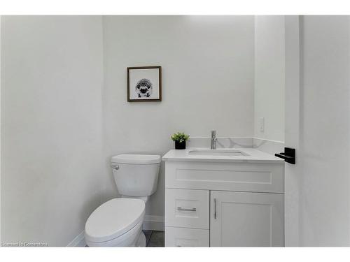 10 Blain Avenue, Cambridge, ON - Indoor Photo Showing Bathroom