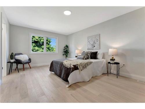 10 Blain Avenue, Cambridge, ON - Indoor Photo Showing Bedroom