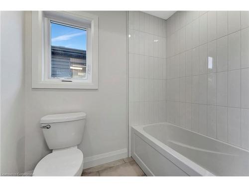 10 Blain Avenue, Cambridge, ON - Indoor Photo Showing Bathroom