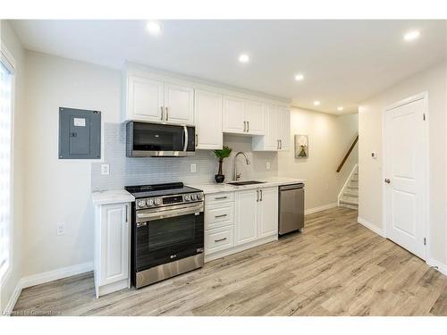 34 Dooley Drive, Kitchener, ON - Indoor Photo Showing Kitchen