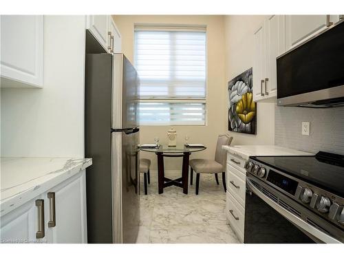 34 Dooley Drive, Kitchener, ON - Indoor Photo Showing Kitchen