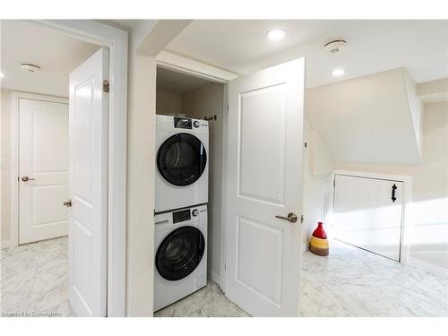 34 Dooley Drive, Kitchener, ON - Indoor Photo Showing Laundry Room